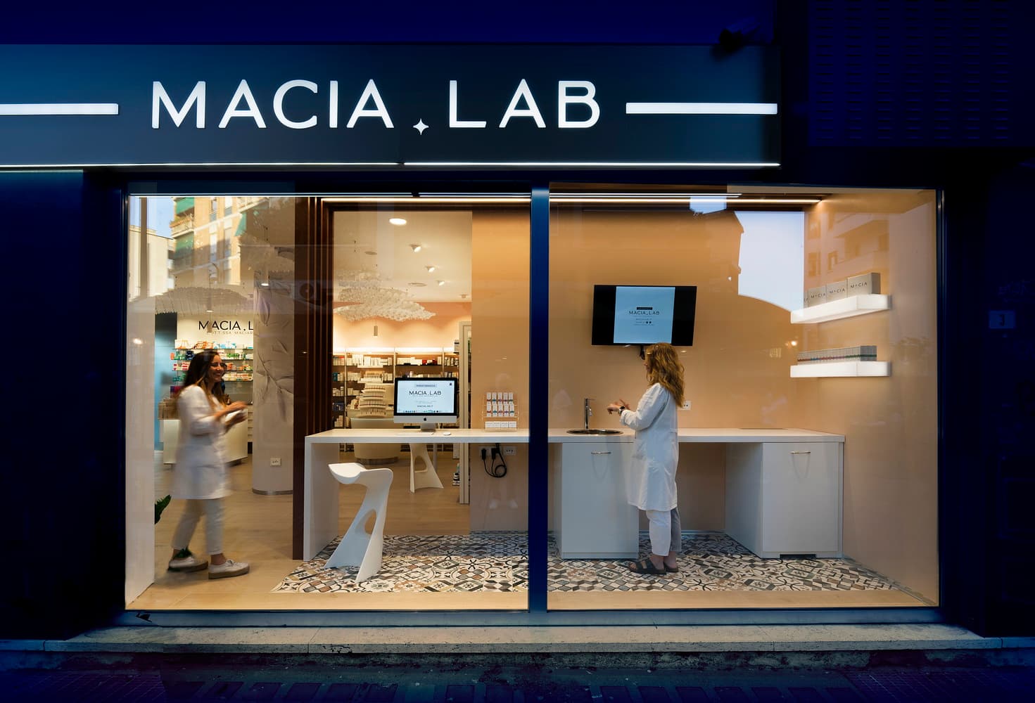 Se un ex dipendente della farmacia apre una parafarmacia nelle vicinanze